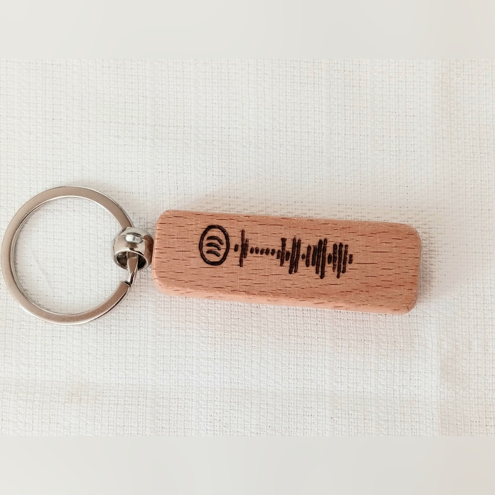 Wooden 'I Love You' Keychain - Picture 2 of 3